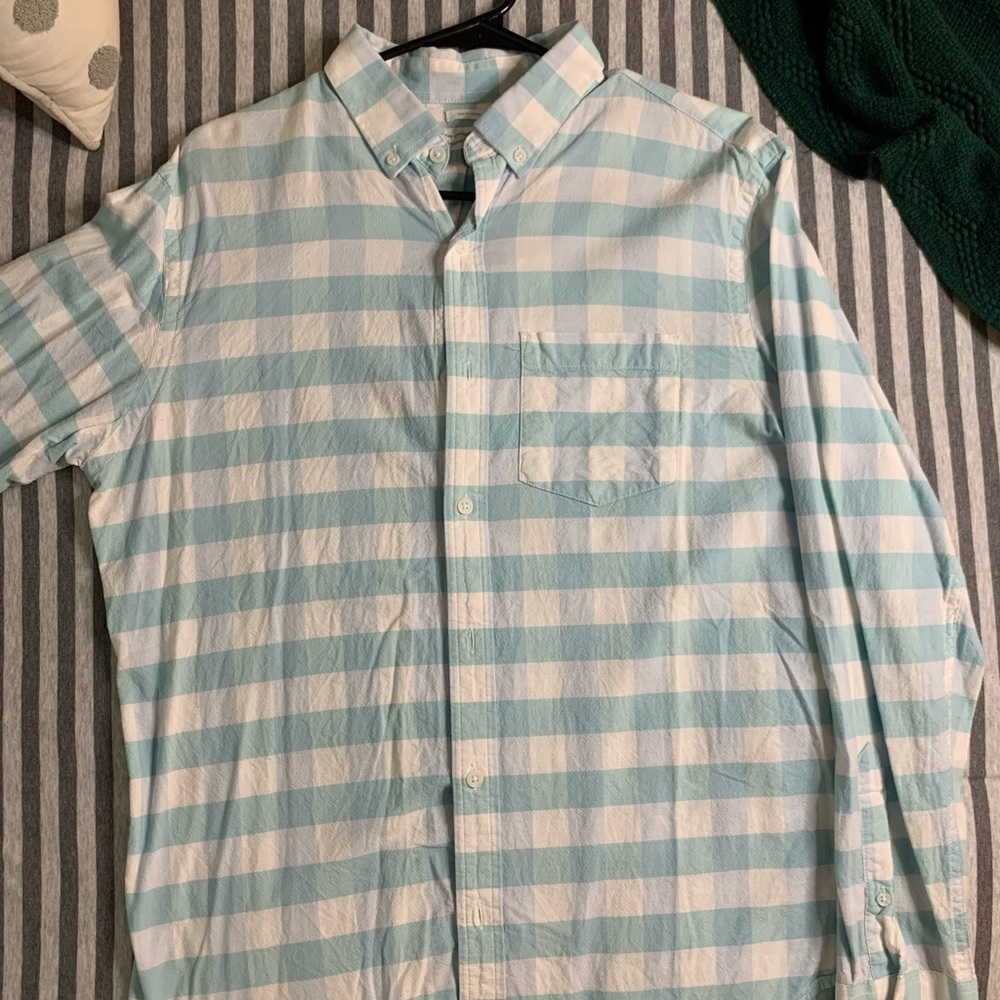 Old Navy Slimmed Fit Button Down Shirt